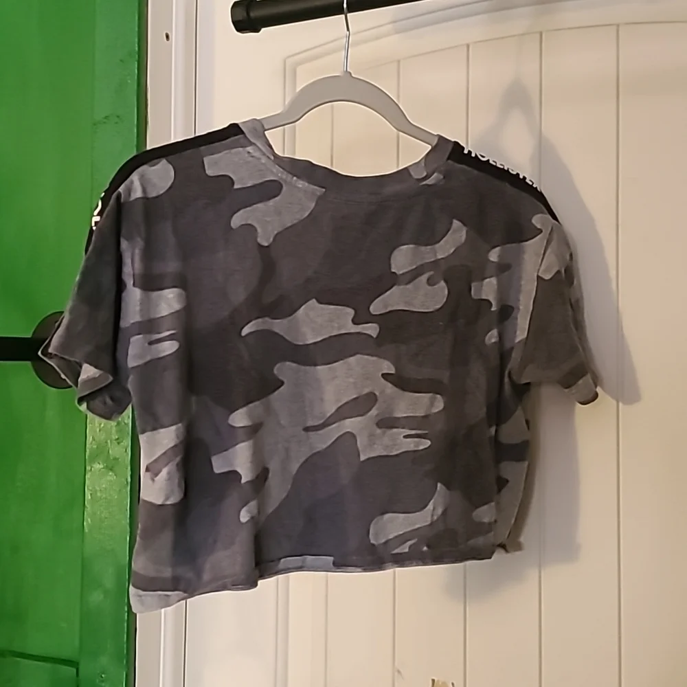 HOLLISTER - Picture 2 of 2